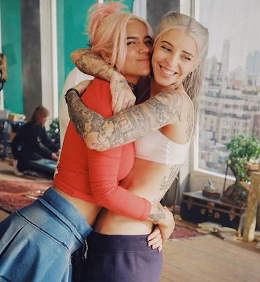 Karol G desata debate con el video de ‘Contigo’: provocación y arte