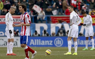 El Atlético golea al Madrid y se acerca a cuatro puntos