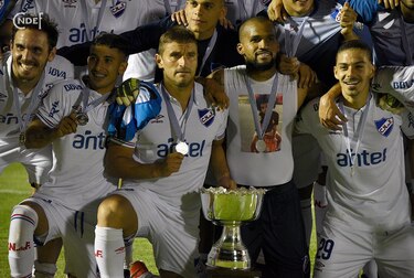 Manotas Mejía festeja un nuevo título en Uruguay