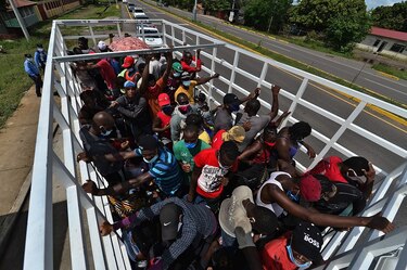 Honduras ponen en cuarentena a migrantes que iban hacia México