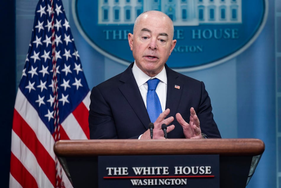 Alejandro Mayorkas encabezará la delegación de Estados Unidos que asistirá a la toma de posesión de Mulino