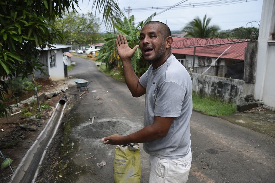 Vale Digital: hablan residentes de Cerro Silvestre, la comunidad donde el gobierno ensayó el programa social