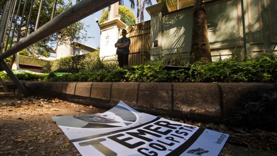 Dilma Rousseff partió a Nueva York, dejando Brasil en manos del 'golpista' Temer