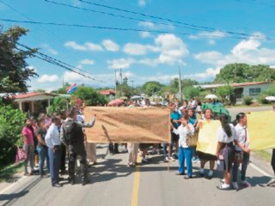 Demanda de docente contra estudiante genera protestas