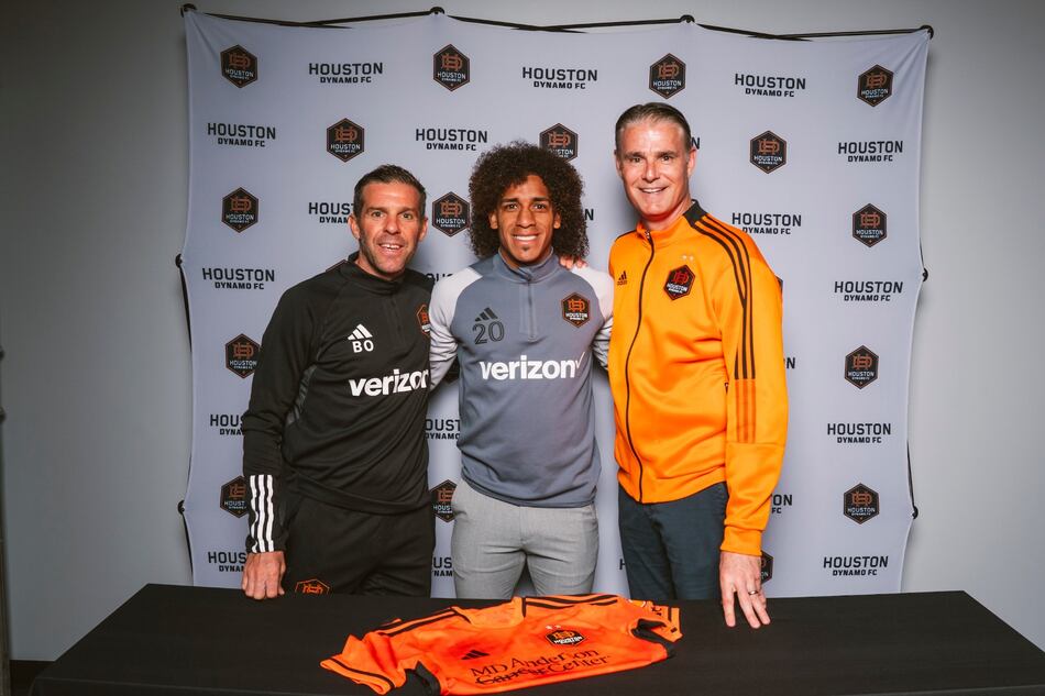 El panameño Adalberto ‘Coco’ Carrasquilla extiende su contrato con el Houston Dynamo de la MLS