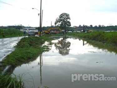 Lluvias provocan daños en dos zonas de Colón