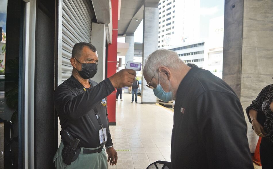 Califican de intimidatoria querella de Martinelli contra forenses