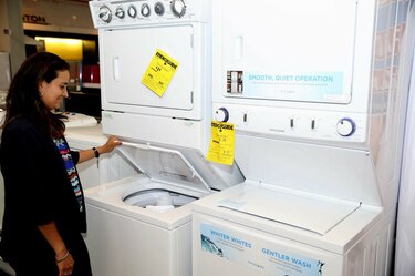 Para comprar en Colón Puerto Libre se necesita cédula; sistema permite solo $1,000 por semestre