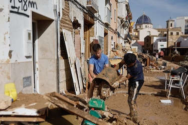 Sube a 155 la cifra de muertos por las inundaciones en la provincia de Valencia, España