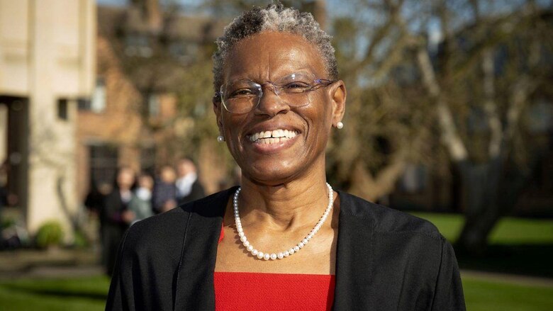 Ijeoma Uchegbu, la mujer que vivió con sus 3 hijas en un albergue para personas sin hogar y llegó a ser una reconocida científica