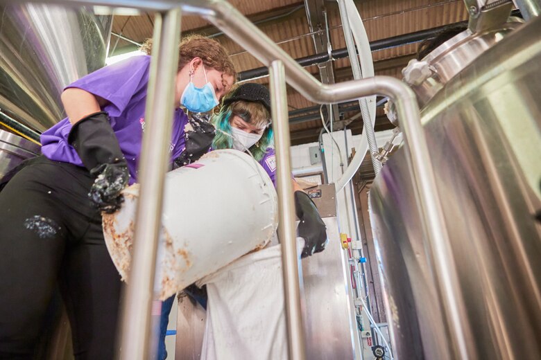 Cerveza, mujer y coraje