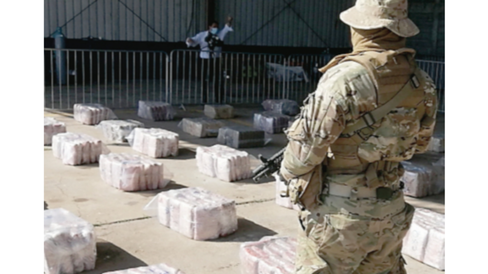 Detienen a tres extranjeros con un cargamento de droga