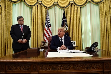 Presidente Trump firma decreto para regular las redes sociales