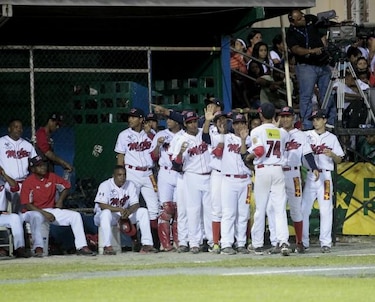 Metro explota a la ofensiva y empata la final del béisbol juvenil