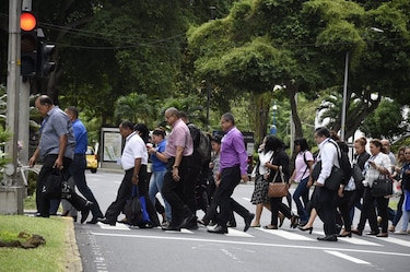 Reducción de jornadas laborales, teletrabajo y cambio de horarios, las opciones para operar en medio de las protestas