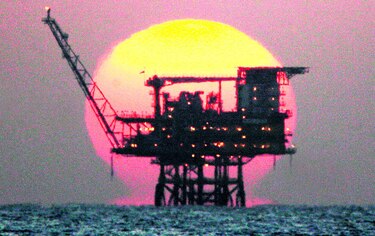 El petróleo cae antes de conocerse el estado de las reservas estadounidenses