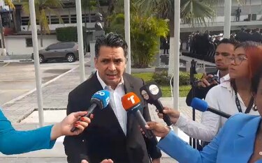 Jhonatan Vega expresa su incomodidad dentro de la bancada Vamos: ‘Hay fuego amigo’