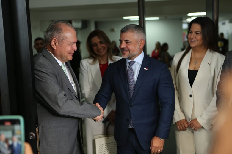 Proyectos del MOP por $320 millones no tienen fondos; así recibe Sabonge al ministro designado