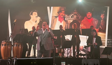 Tony Vega celebra en Panamá sus 49+1 años de trayectoria al ritmo de salsa y nostalgia
