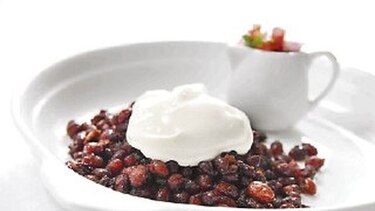 Frijoles refritos con pico de gallo y queso crema