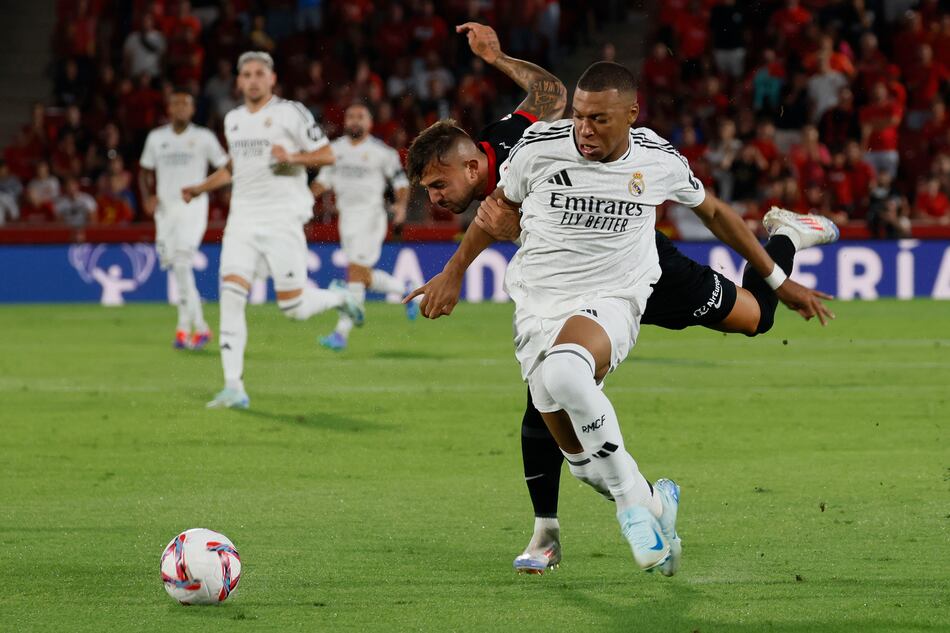 Real Madrid tropieza en el debut liguero de Mbappé