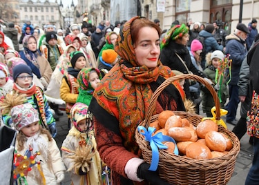 Millones de ucranianos pasan la Nochebuena sin electricidad debido a los ataques rusos