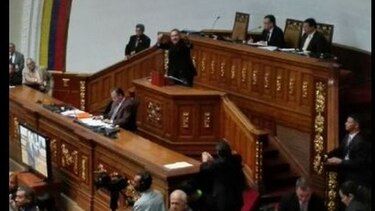 Parlamento venezolano debate amnistía que augura nuevo choque institucional