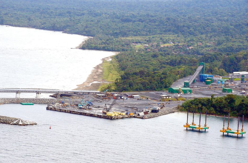 Minera reúne a proveedores, el puerto sigue cerrado