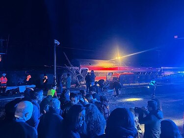 Suben a 10 los muertos y a 25 los heridos tras el descarrilamiento de dos trenes en sur de España