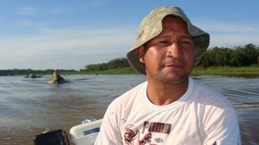 Pirarucu, el pez gigante del Amazonas usado para hacer prendas de lujo (y el reclamo de los pescadores para participar en las ganancias)