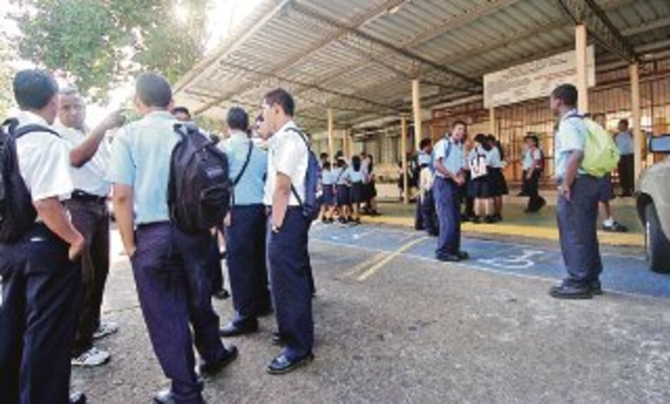 Estudiantes migran de escuelas públicas