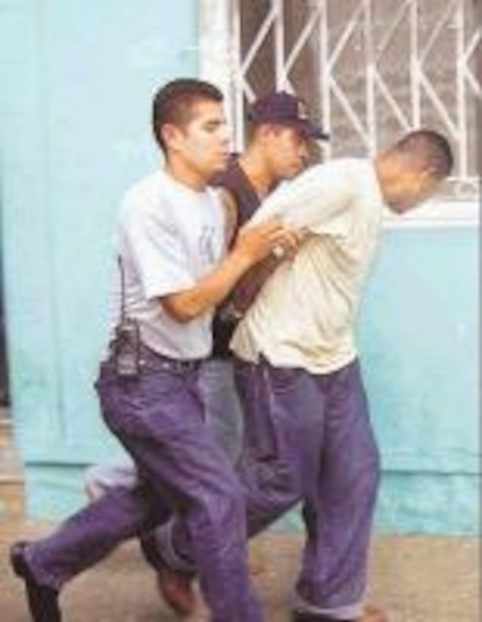 Rescatan a hermanos Garrido