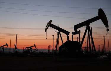 Precio del petróleo cae por debajo de los $100 por temores sobre la demanda en China