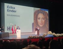 La cantautora panameña Erika Ender recibe el Premio Influencia Hispana a la Solidaridad en Madrid