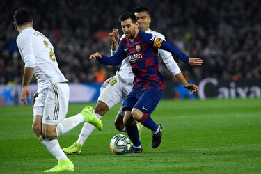 Real Madrid recibe al Barcelona en un clásico de gigantes tambaleantes