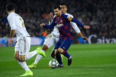 Real Madrid recibe al Barcelona en un clásico de gigantes tambaleantes