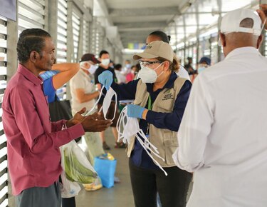 Utilización de mascarilla causa debate de salud