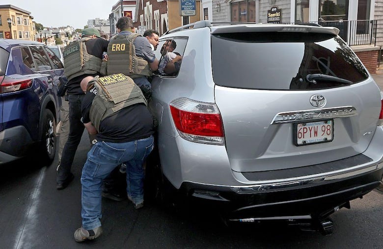 Las tácticas que utiliza un grupo de migrantes en Estados Unidos para burlar las redadas del gobierno de Trump