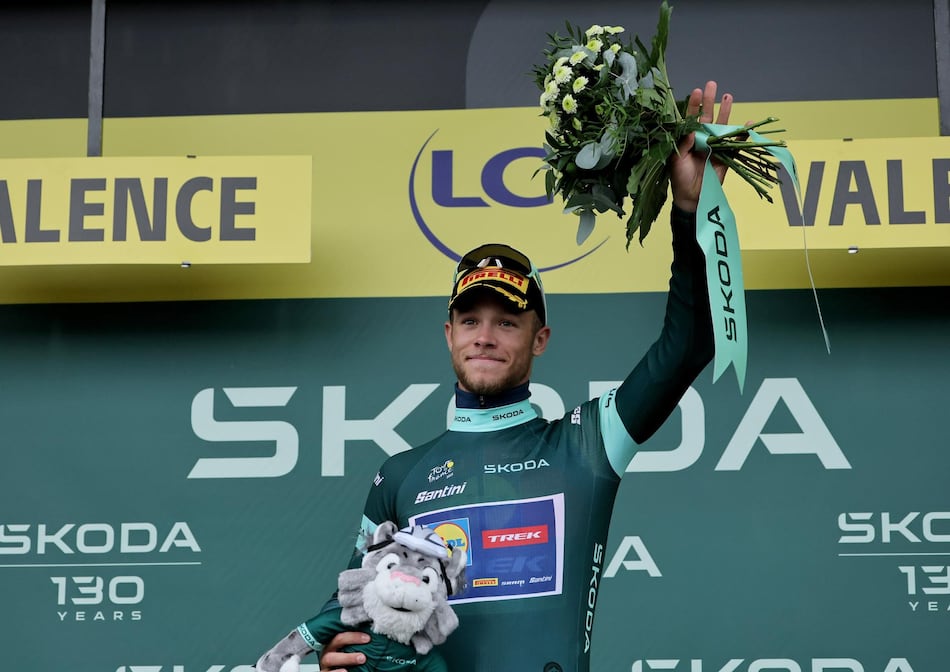 Tour de Francia: Milan saca un doblete del caos, Pogacar entra líder en los Alpes