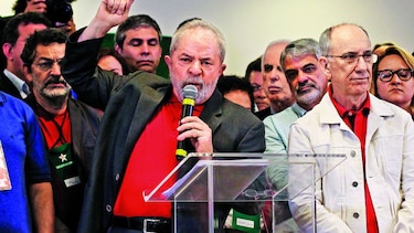 Legisladores piden indagar si Lula cobró por conferencias