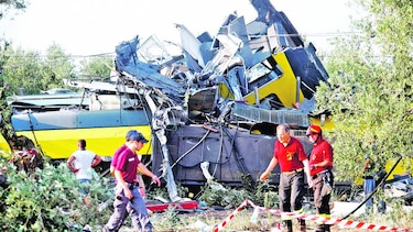 Choque frontal de trenes en Italia