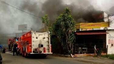 Bomberos sofocan incendio en local comercial en Chiriquí