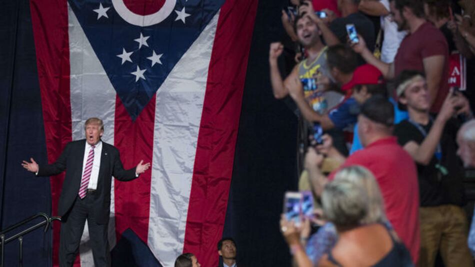 Donald Trump, a la baja en los sondeos, busca hacer las paces con su partido