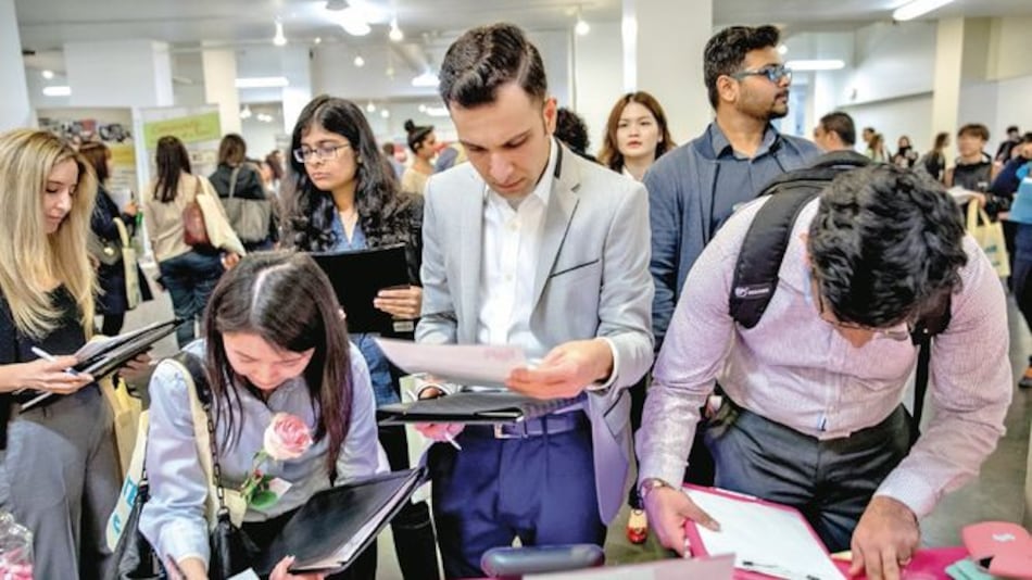 Solicitudes de subsidio por desempleo caen a mínimos