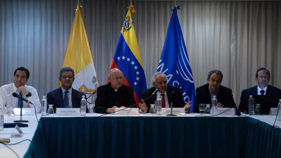 Venezuela: gobierno y oposición acuerdan seguir sentados en mesa de negociación