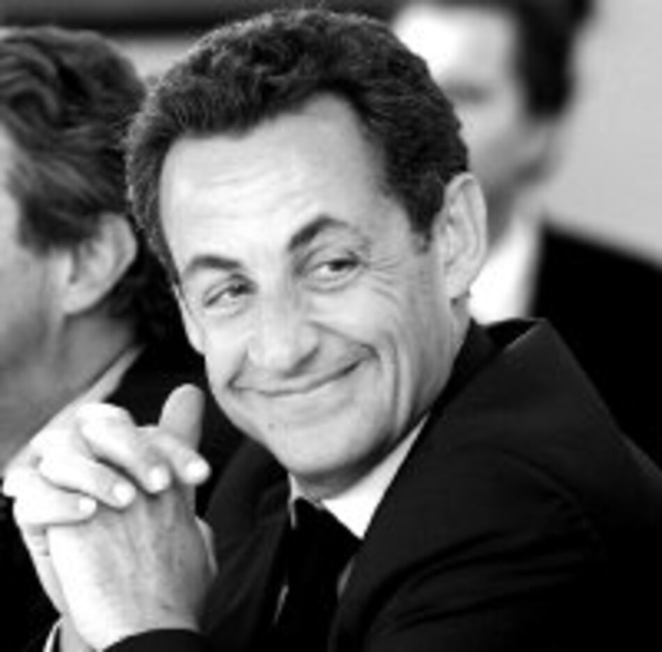 Nicolas Sarkozy nombra gabinete de base amplia