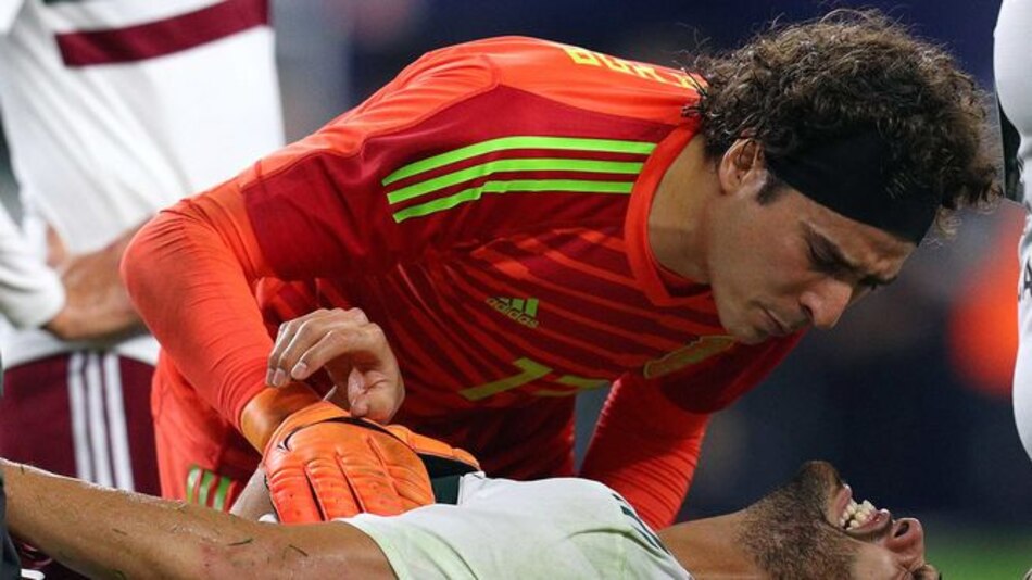 Néstor Araujo y Carlos Salcedo están fuera de forma indefinida