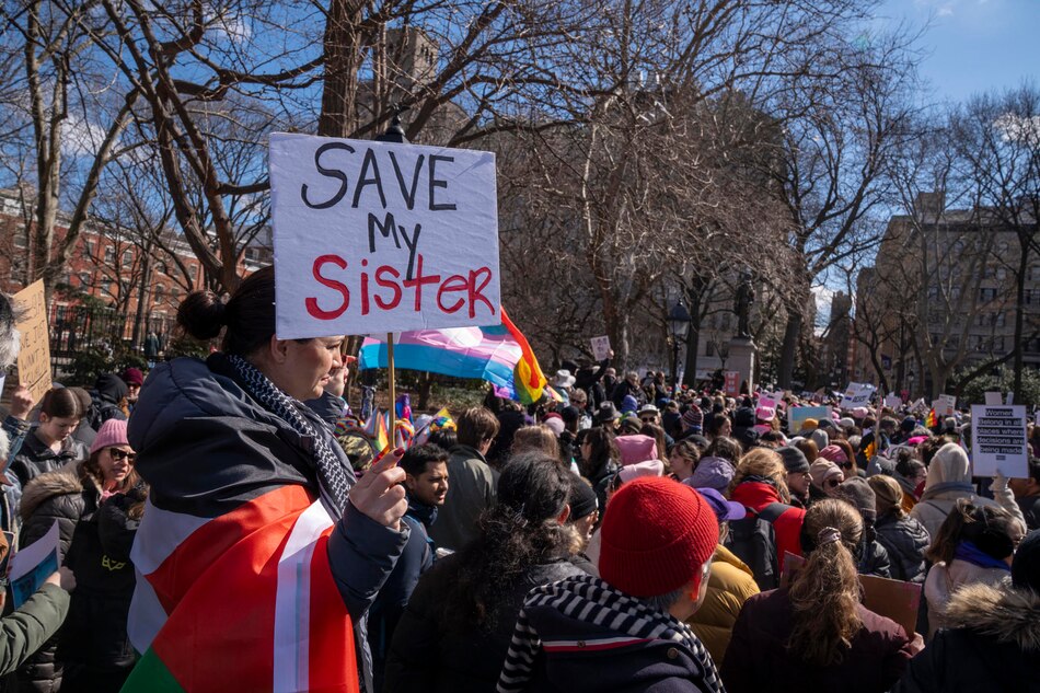 Las consignas contra Trump dominan las manifestaciones del Día de la Mujer en Estados Unidos