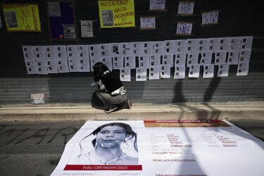 Protestan en Fiscalía de Ciudad de México por desaparición de rapera