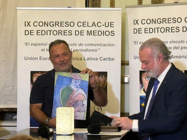 Periodista Rolando Rodríguez recibe premio en congreso de editores